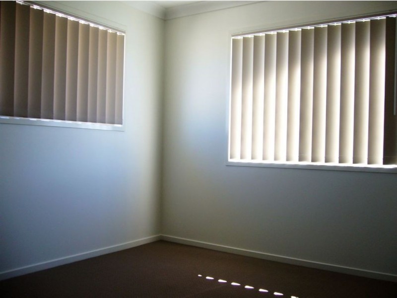 4 Riviera Cr, North Lakes QLD 4509