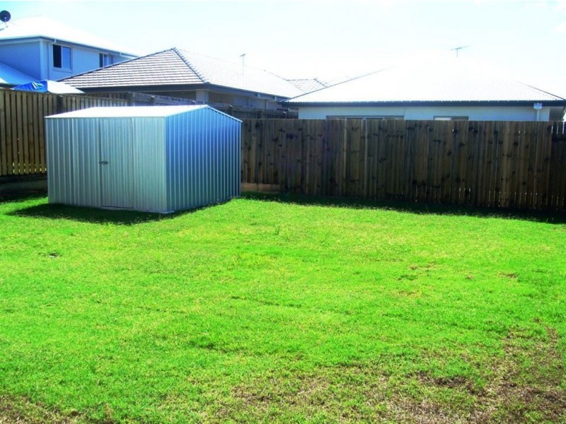 4 Riviera Cr, North Lakes QLD 4509