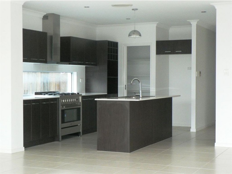 17 Eaton Cl, North Lakes QLD 4509