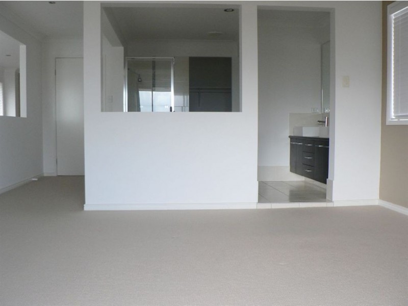 17 Eaton Cl, North Lakes QLD 4509