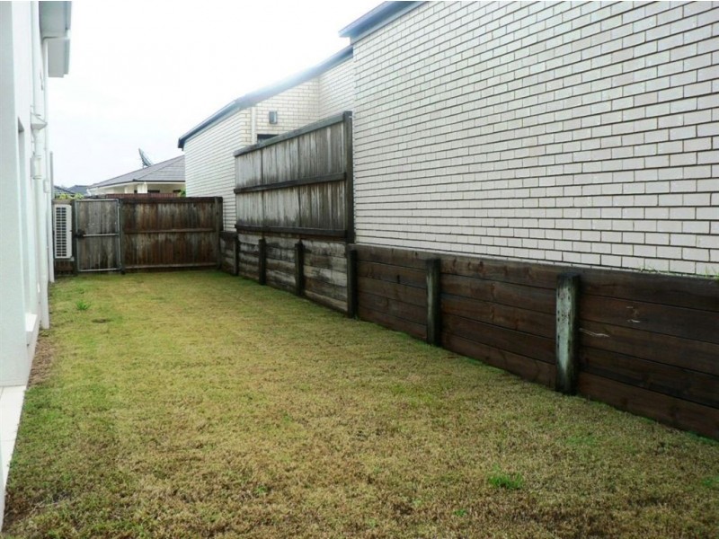 17 Eaton Cl, North Lakes QLD 4509