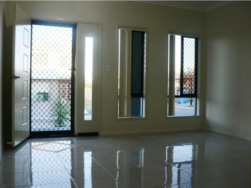 31 Riviera Cr, North Lakes QLD 4509