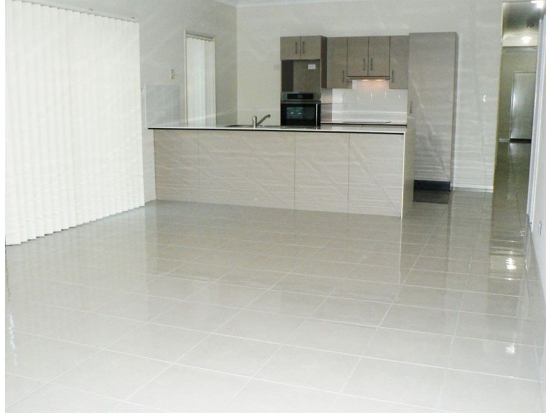 31 Riviera Cr, North Lakes QLD 4509