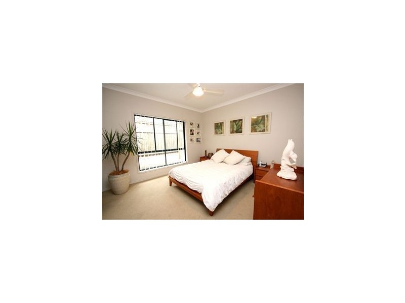 21 Elkington, North Lakes QLD 4509