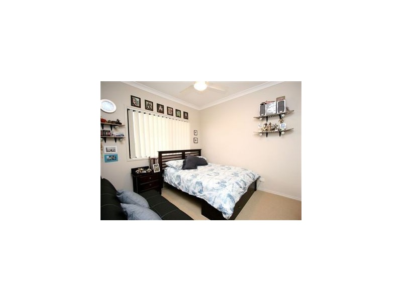 21 Elkington, North Lakes QLD 4509