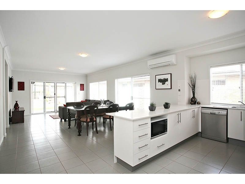 10 Sunjoy Place, North Lakes QLD 4509