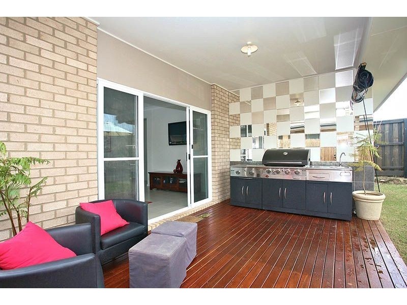 10 Sunjoy Place, North Lakes QLD 4509