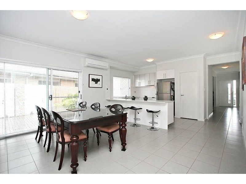 10 Sunjoy Place, North Lakes QLD 4509