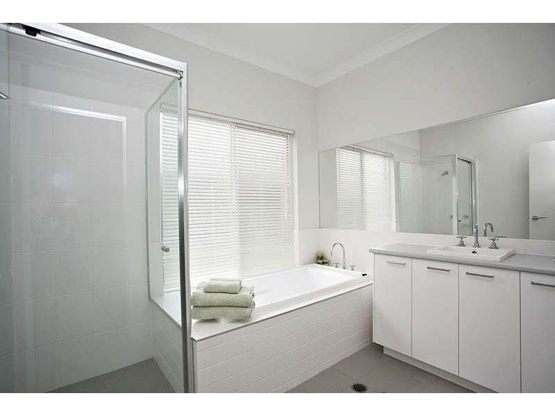 10 Sunjoy Place, North Lakes QLD 4509