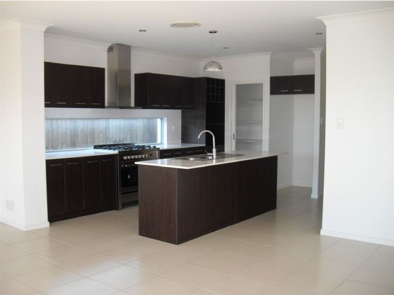 17 Eaton Close, North Lakes QLD 4509