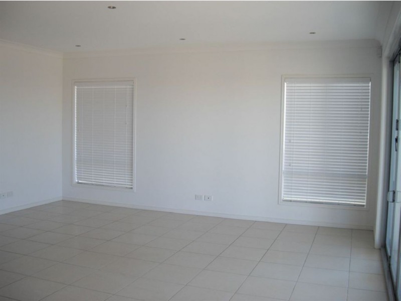 17 Eaton Close, North Lakes QLD 4509