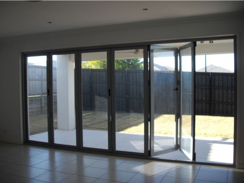 17 Eaton Close, North Lakes QLD 4509