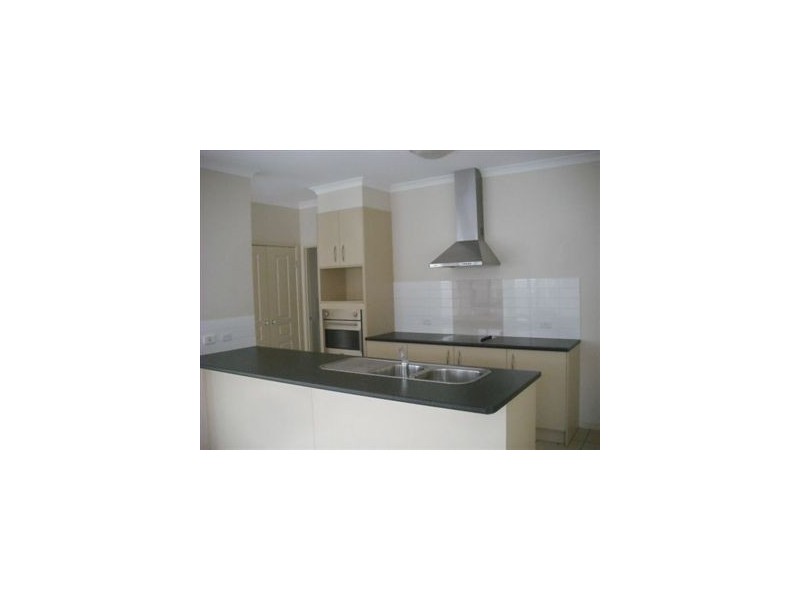 33 Wallaroo Circuit, North Lakes QLD 4509