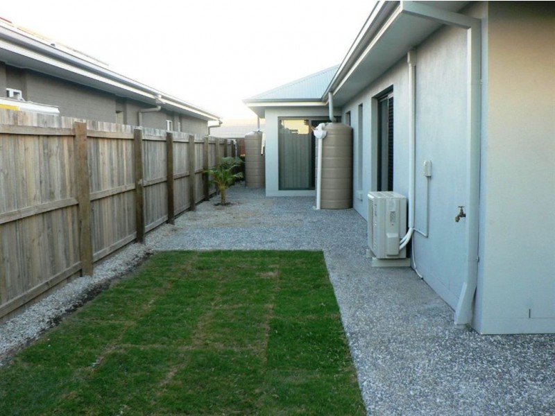 31 Riviera Crescent, North Lakes QLD 4509