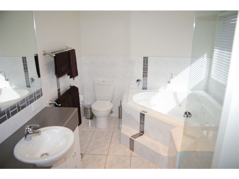 4 Walowa Street, North Lakes QLD 4509