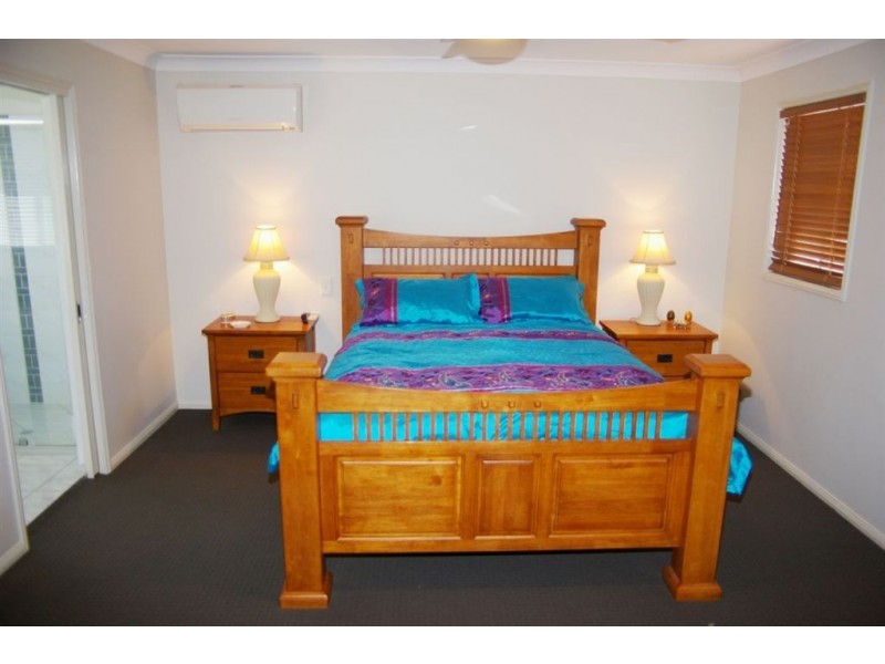 4 Walowa Street, North Lakes QLD 4509