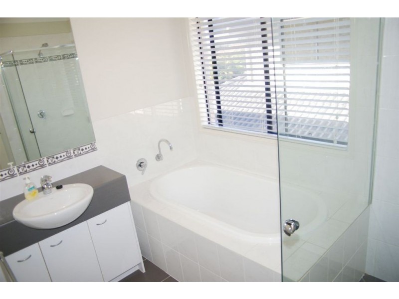 4 Walowa Street, North Lakes QLD 4509