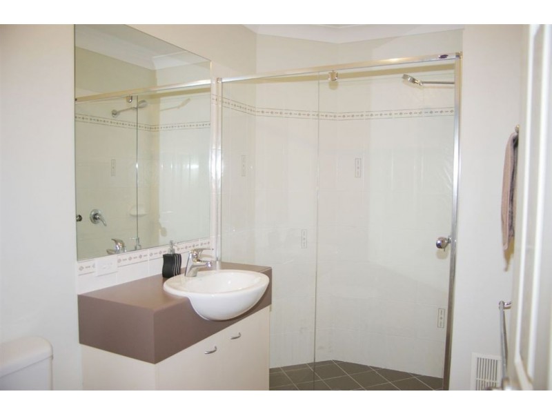 4 Walowa Street, North Lakes QLD 4509