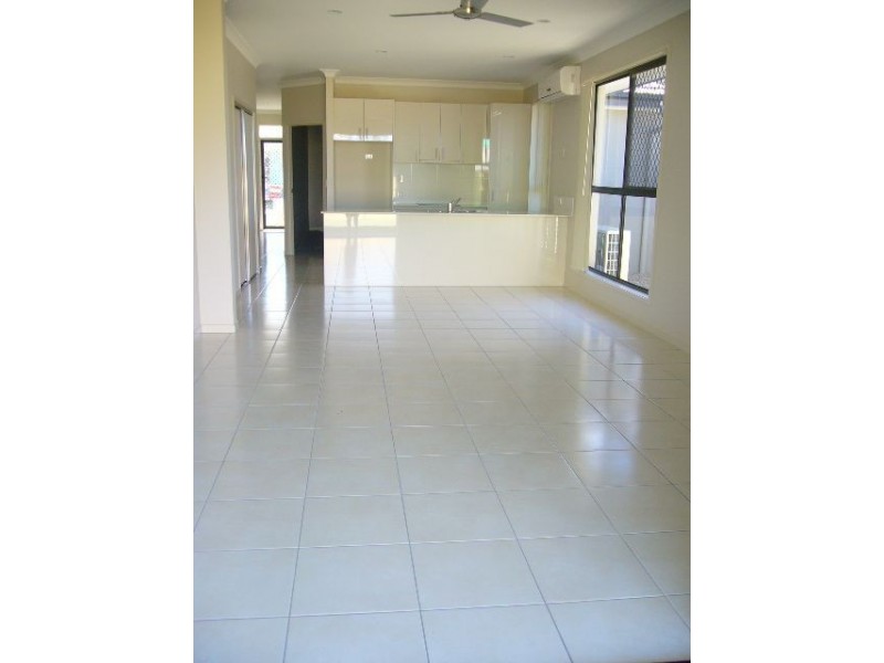 5 Friars Crescent, North Lakes QLD 4509