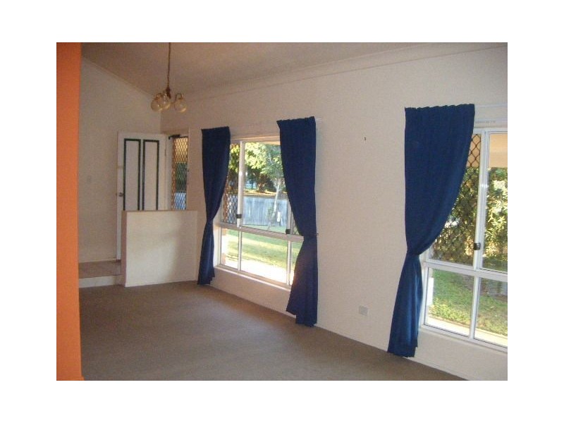 8 Roseann Street, Kallangur QLD 4503