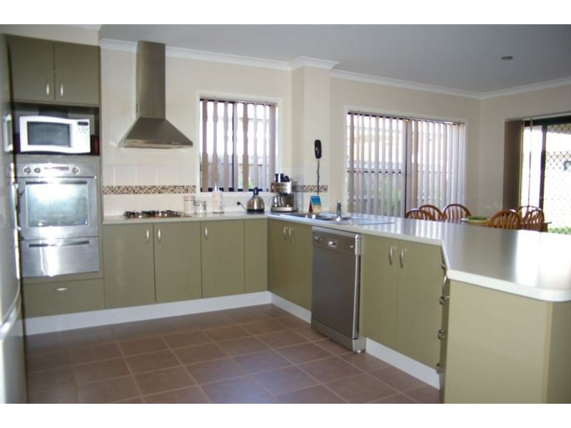12 Wallaroo Circuit, North Lakes QLD 4509