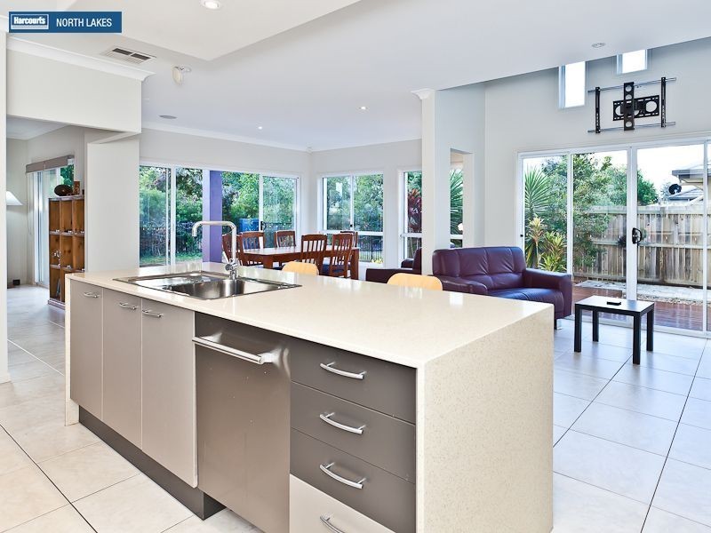 8 Armour Close, North Lakes QLD 4509