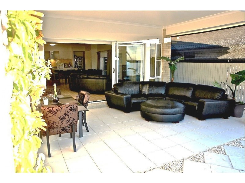 12 Chase Crescent, North Lakes QLD 4509