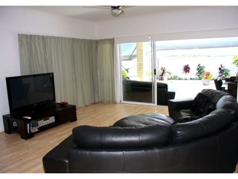 12 Chase Crescent, North Lakes QLD 4509