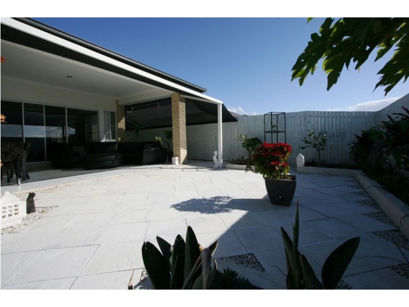 12 Chase Crescent, North Lakes QLD 4509