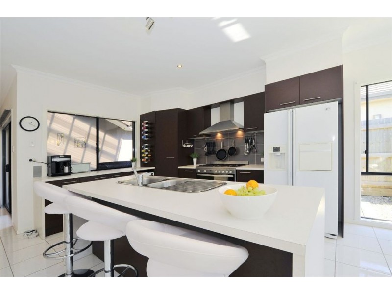 6 Ballesteros Street, North Lakes QLD 4509