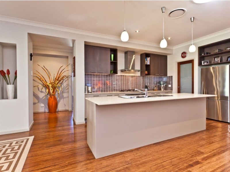 2 Warabi Cr, North Lakes QLD 4509