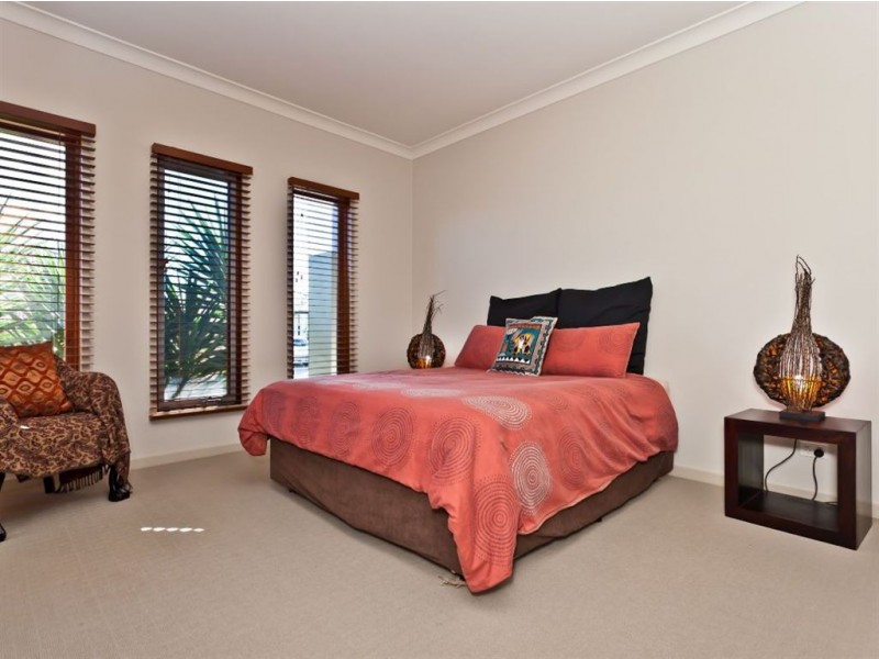 2 Warabi Cr, North Lakes QLD 4509