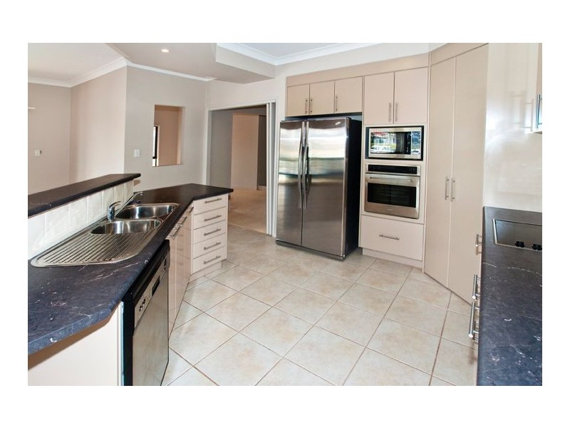 38 Mariner Court, Newport QLD 4020