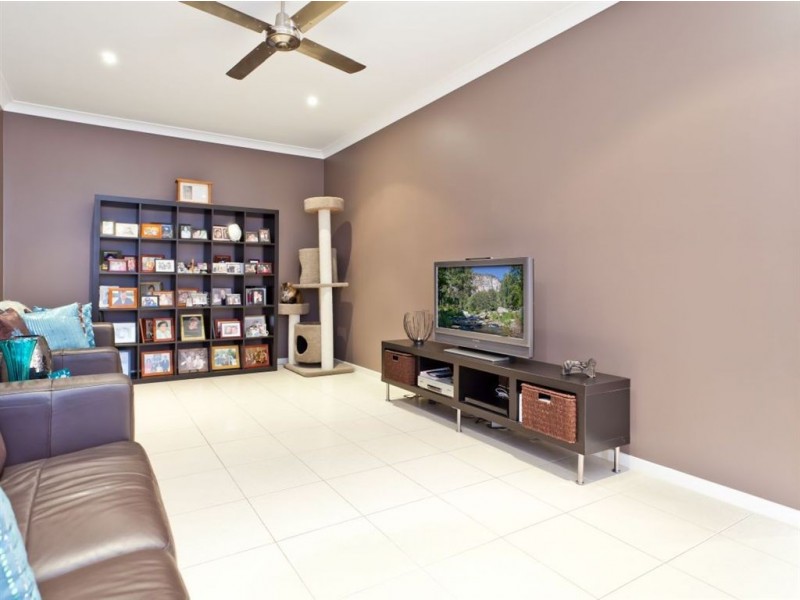 11 Eaton Close, North Lakes QLD 4509