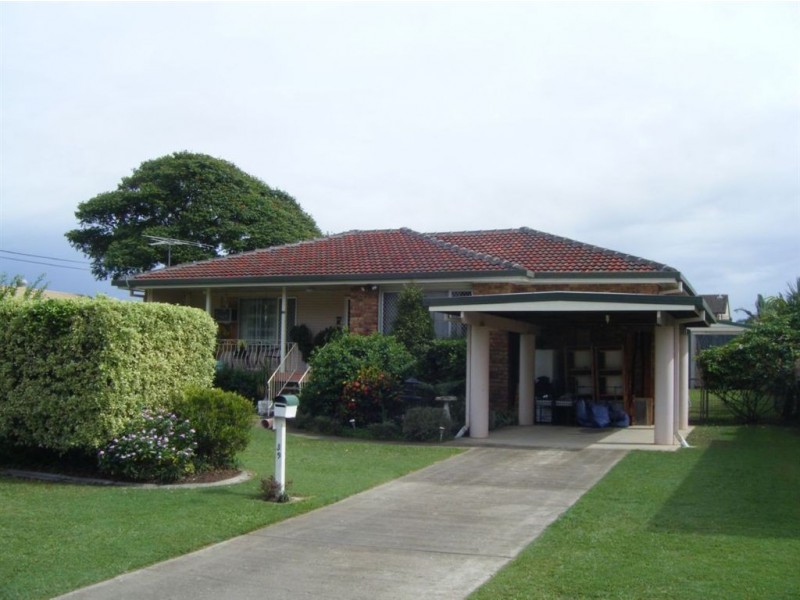39 Benson Street, Scarborough QLD 4020