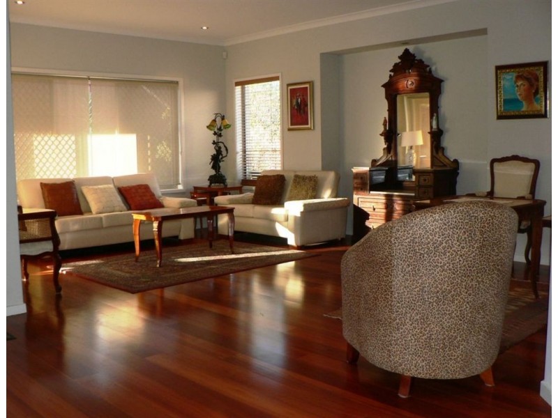 16 Nicklaus Pde, North Lakes QLD 4509