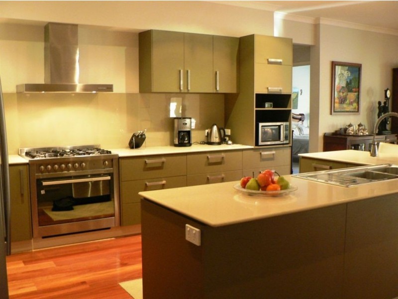16 Nicklaus Pde, North Lakes QLD 4509