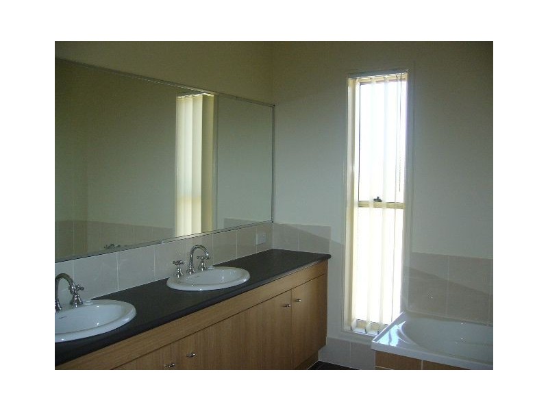 6 Armour Close, North Lakes QLD 4509