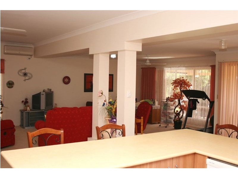 32 Lochside Drive, North Lakes QLD 4509