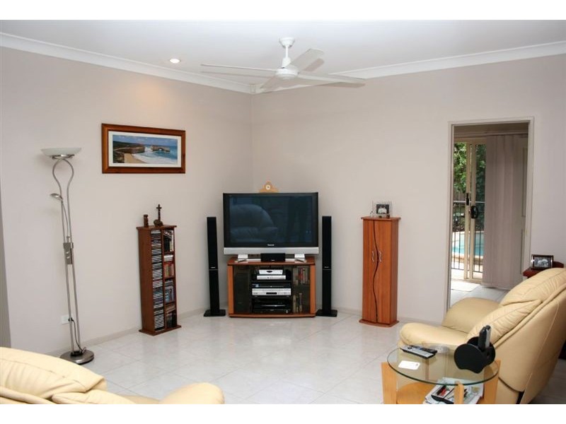 2 Chilton Crescent, North Lakes QLD 4509