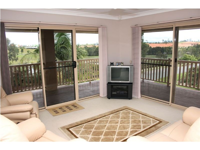 2 Chilton Crescent, North Lakes QLD 4509