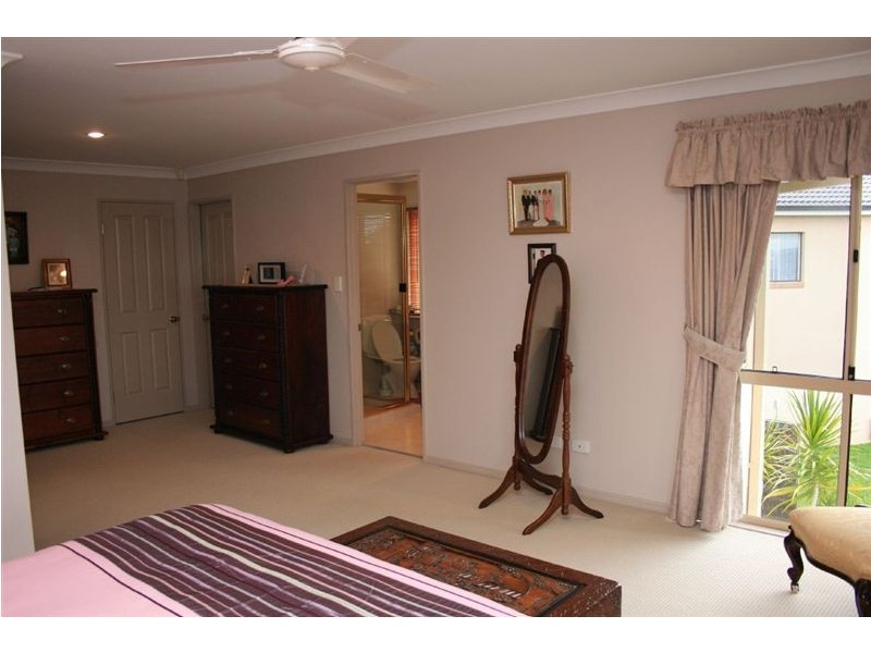 2 Chilton Crescent, North Lakes QLD 4509