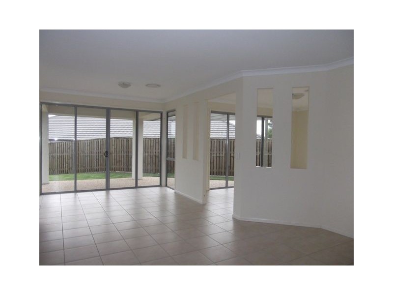 10 Gleeson, North Lakes QLD 4509