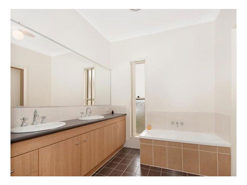 6 Armour Close, North Lakes QLD 4509