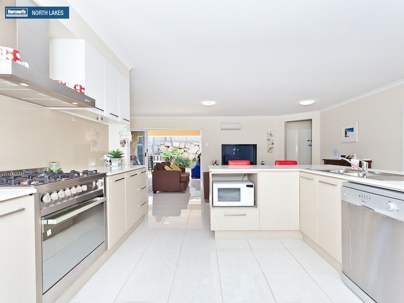 19 Rawlins Crescent, North Lakes QLD 4509