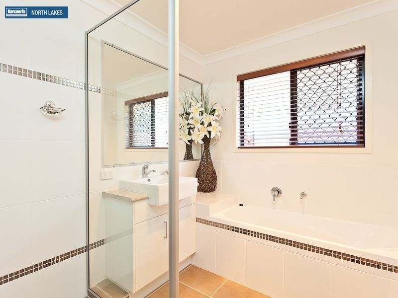 17 Langham Crescent, North Lakes QLD 4509