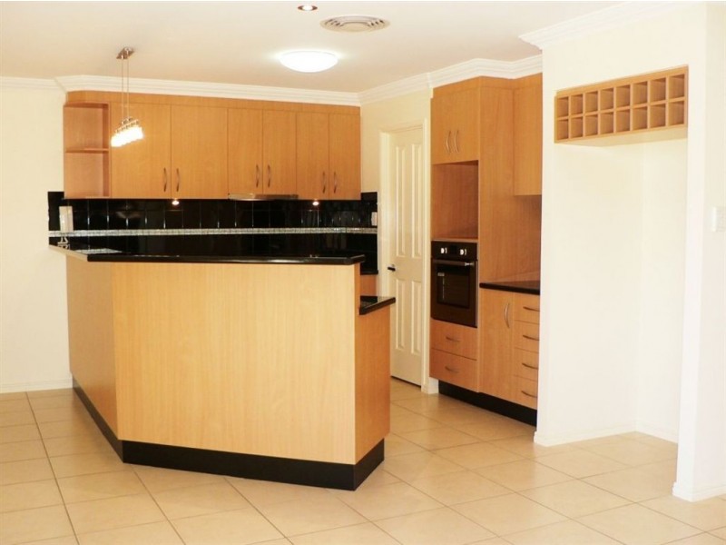 18 Freya Ct, Newport QLD 4020