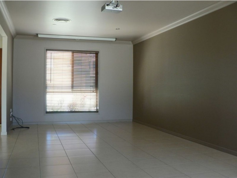 18 Freya Ct, Newport QLD 4020