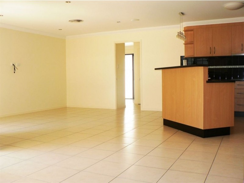 18 Freya Ct, Newport QLD 4020