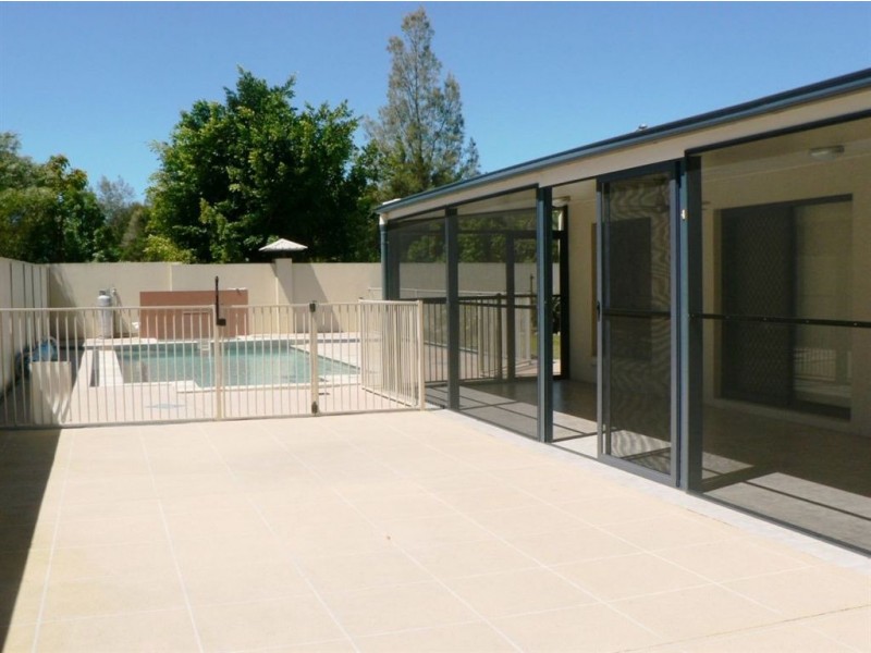 18 Freya Ct, Newport QLD 4020